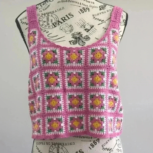 VERY J | Women's Pink/White /Green Floral Crochet Knit Sweater Cropped Top - Picture 1 of 4